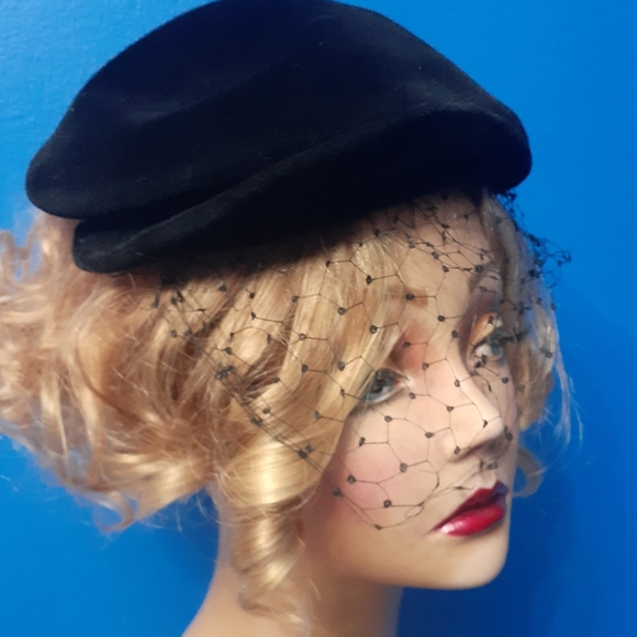 Vtg Midi Made in France Black Hat with Veil - Picture 3 of 5